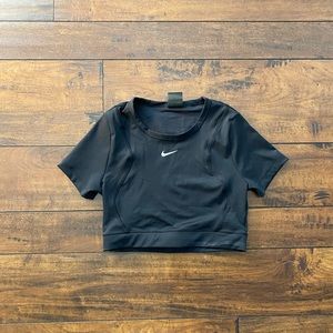 Nike crop workout top